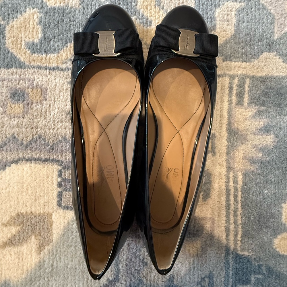 Ferragamo Women’s Varina ballet flat size 11 - like new